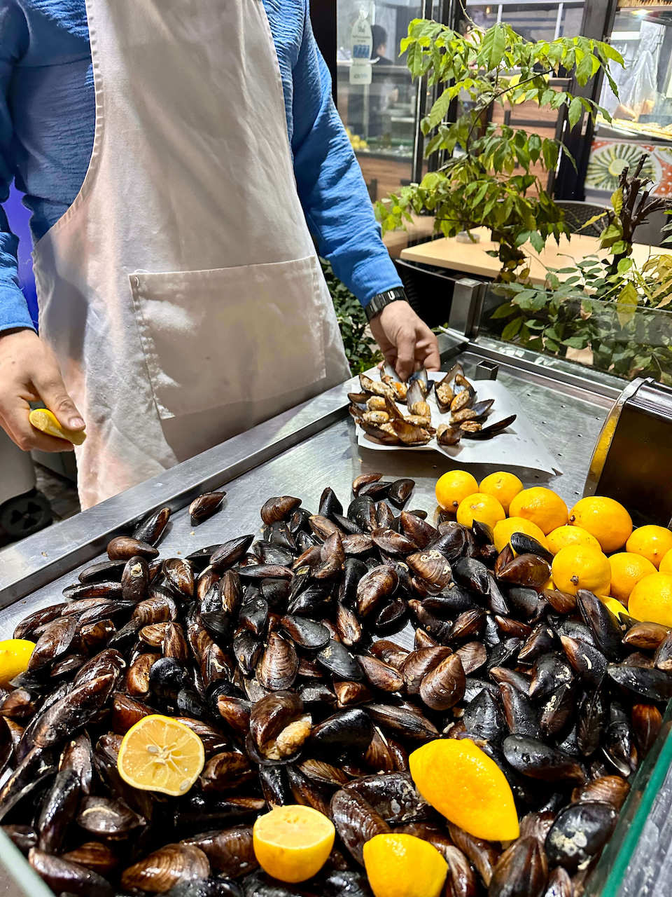 Turkey, Istanbul - Midye Dolma, mussels stuffed with herbed rice