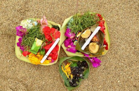 Canang sari, daily offerings