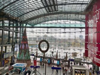 Germany, Berlin - Christmas at Berlin Hauptbahnhof