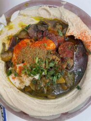Israel, Tel Aviv - Hummus with mushrooms