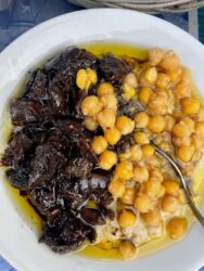 Israel, Tel Aviv - Hummus with mushrooms