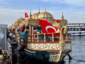Turkey, Istanbul - Tarihi Eminönü Balık Ekmek