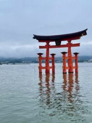 Japan, Miyajima - 'floating' Torii gate at Itsukushima Shrine