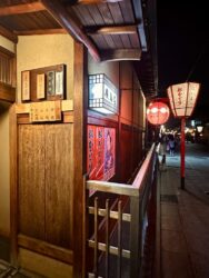 Japan, Kyoto - Walking at night at Gion district