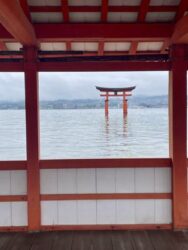 Japan, Miyajima - 'floating' Torii gate at Itsukushima Shrine