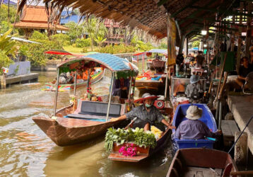 Thailand, Bangkok - Taling Chan Floating Market