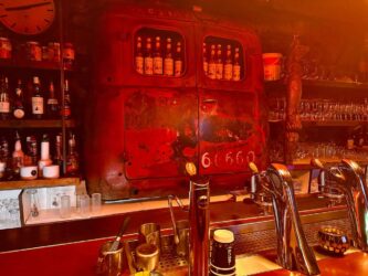 Ireland, Dublin - Hole in the Wall Pub