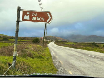 Ireland, Kerry - Road to the beach