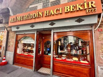 Türkiye, Istanbul - Ali Muhiddin Haci Bekir bakery