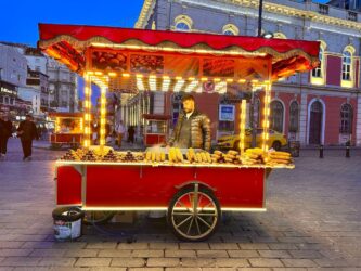 Türkiye, Istanbul - Street corn (mısır) stand