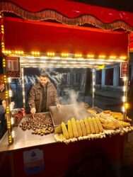Türkiye, Istanbul - Street corn (mısır) stand