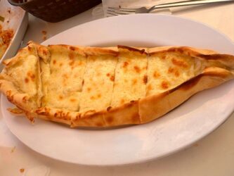 Türkiye, Istanbul - Cheese pide